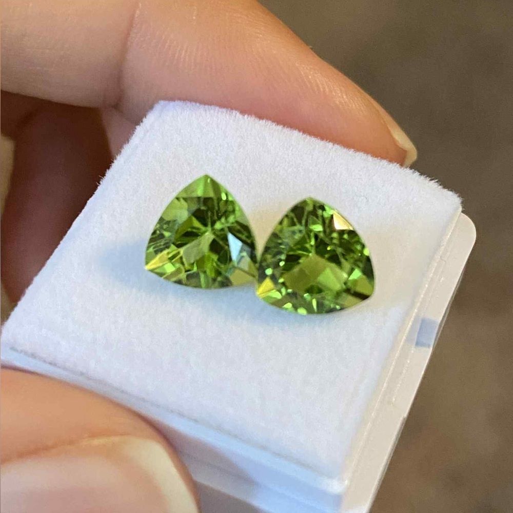 4.00 Cts Natural Parrot Green Peridot 8mm Trillion Cut Parcel